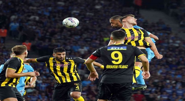 Spor Toto Süper Lig: İstanbulspor: 0 - Trabzonspor: 1 (İlk yarı)