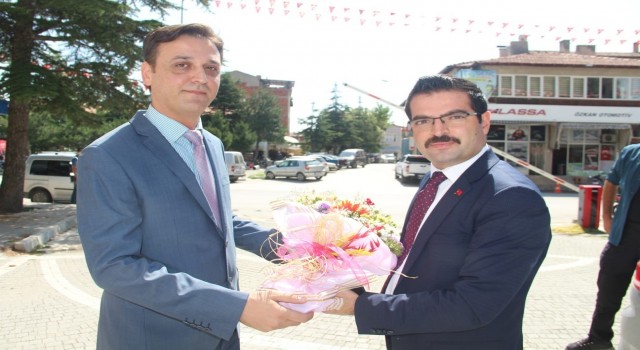Şuhutta yeni kaymakam çiçeklerle karşılandı