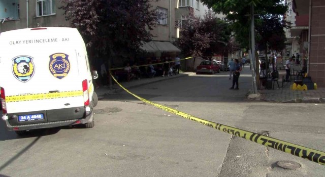 Sultangazide uzun namlulu silahlarla kahvehaneyi taradılar: 2 yaralı