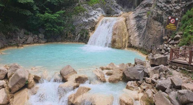 Tahkimat çalışmasıyla bozulan Mavi Göl yeniden eski doğal haline kavuştu