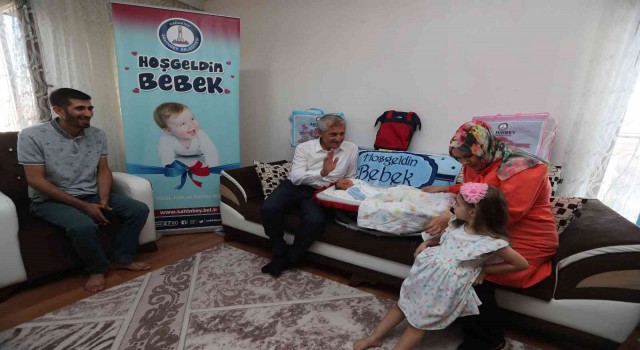 Tahmazoğlu 150 bininci bebeği ziyaret etti