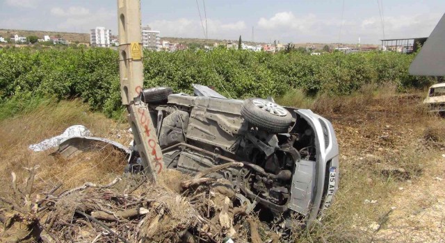 Takla atan otomobil elektrik direğine çarptı: 6 yaralı