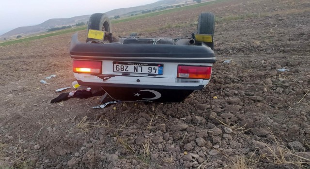Takla atan otomobildeki 2si çocuk 5 kişi yaralandı
