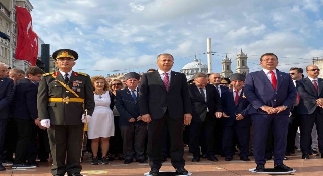 Taksim Meydanında 30 Ağustos Zafer Bayramı töreni
