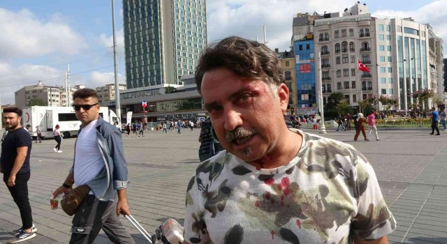 Taksimde seyyar satıcılar turisti darp etti