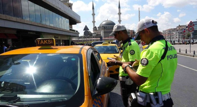 Taksimde ticari taksi denetiminde ceza yağdı