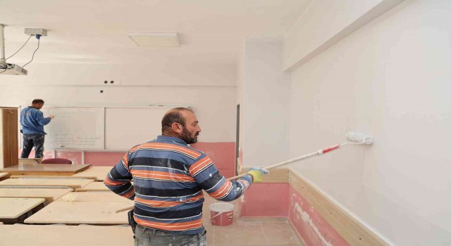 Talasın okullarına 2 milyon liralık bakım onarım