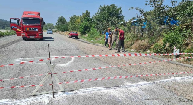 Tapulu arazim dediği yolu ulaşıma kapattı