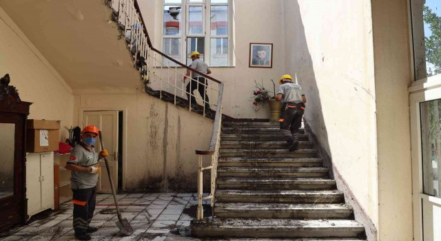 Tarihi Balıklı Rum Hastanesi Yangınında 97 Ton Moloz Çıktı