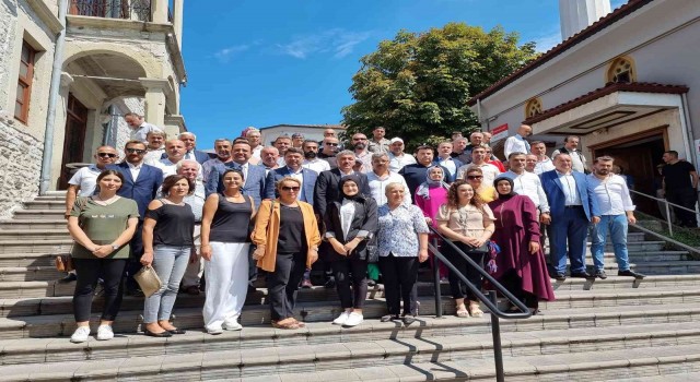 Tarım ve Orman Bakan Yardımcısı Ebubekir Gizligider:Dikkat edin bütün ekip sahada, şimdi bu kadar adamın derdi ne olabilir? Biz sizsiniz, siz biziz”