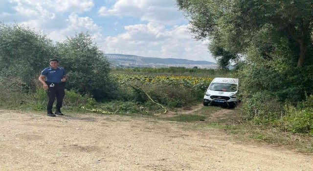 Tarlasını sulamak isteyen çiftçi ağaçların arasında erkek cesedi buldu