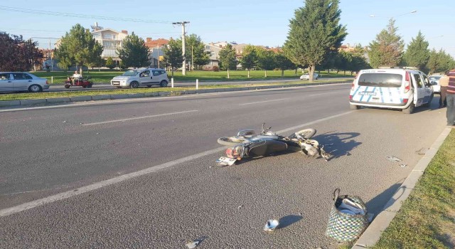 Tavşanlıda otomobil ile motosiklet çarpıştı: 1 yaralı