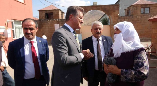 TDP Genel Başkanı Sarıgül, Muşta cezaevi önünden af çağrısında bulundu