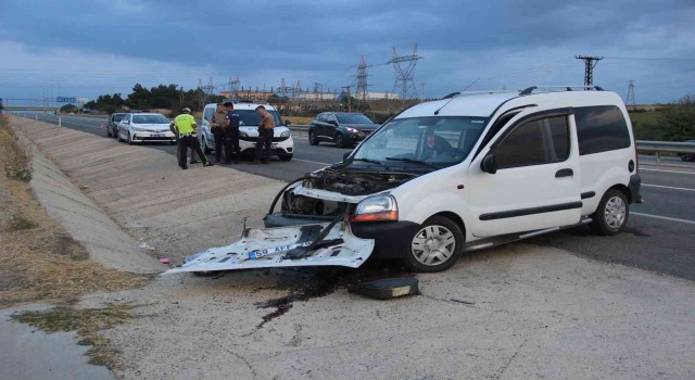Tekirdağda hafif ticari araç su kanalına çarptı: 2 yaralı