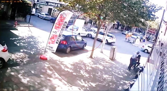 Tekirdağda otomobil sürücüsünün yaralandığı kaza kamerada