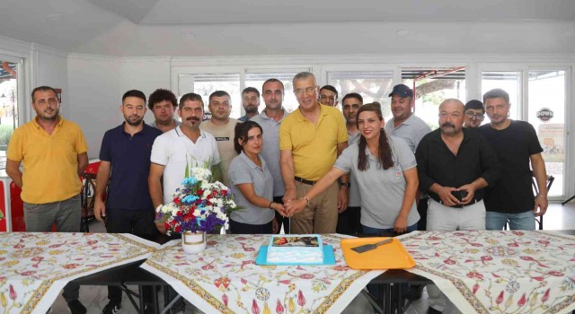 Temizlik İşçilerinden Başkan Tarhana sözleşme teşekkürü