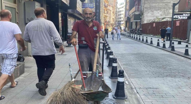 Temizlik işçisi, Kefenin cebi yok deyip, maaşıyla dört öğrenciye burs veriyor
