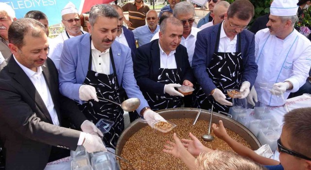 Tokatta 10 bin kişiye aşure ikramı