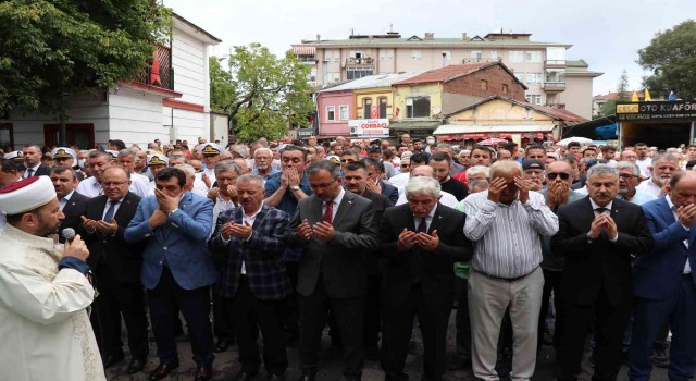 Törende fenalaşan Kaçmaz son yolculuğuna uğurlandı