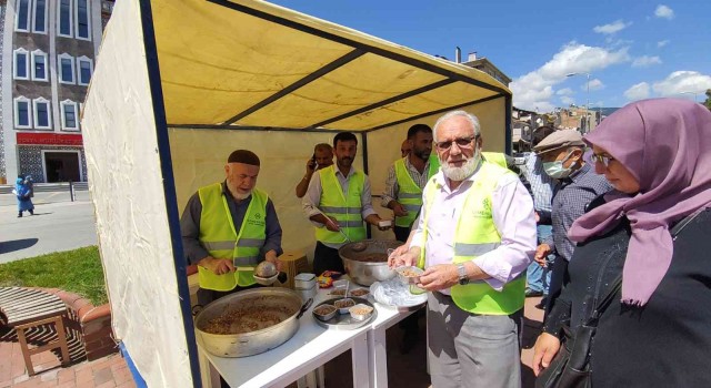 Tosyada bin kişiye aşure ikram edildi