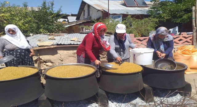 Tuncelide bulgur kazanları kaynamaya başladı