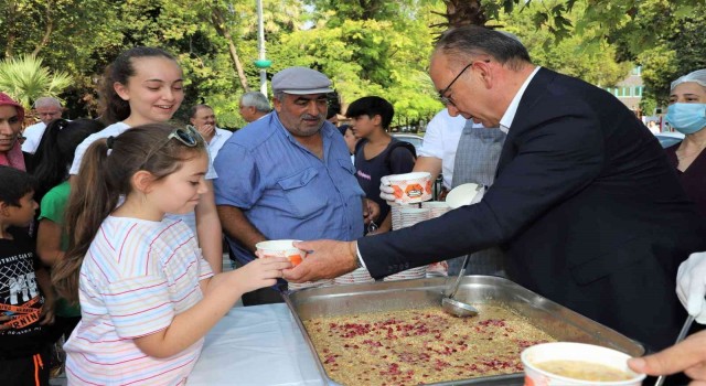 Turgutlu Belediyesi aşure hayrını gerçekleştirdi