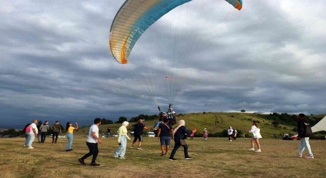 Turistler bu bölgeye akın ediyor: Ayakları yerden kesiliyor