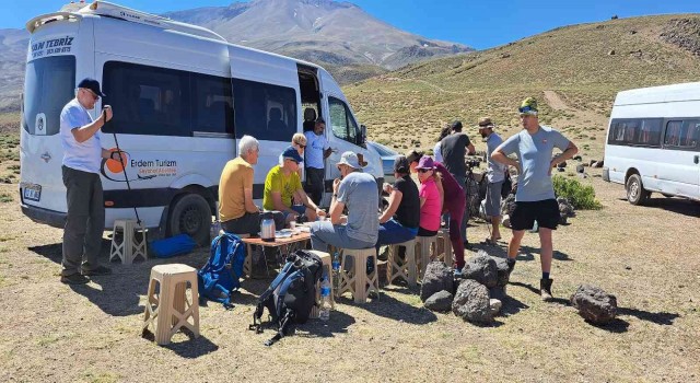Turistlerden Süphan Dağına büyük ilgi