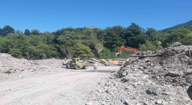 Türkelide konkasör ile malzeme üretimine başlandı