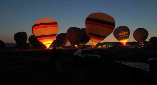Türkiyenin ilk balon pilotu 35. yılını gökyüzünde kutladı
