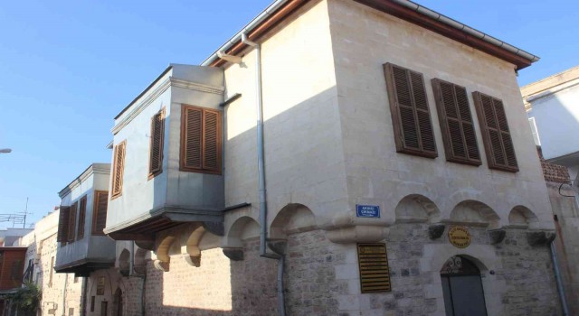 Türkülere konu olan tahta darabalar Kilise renk katıyor