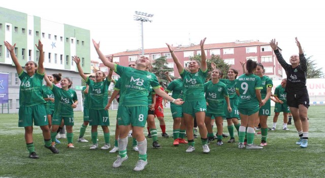 U17 Genç Kızlar Zafer Kupası finalinde Altın Lig Kupasını Ümraniye Dudulluspor kazandı