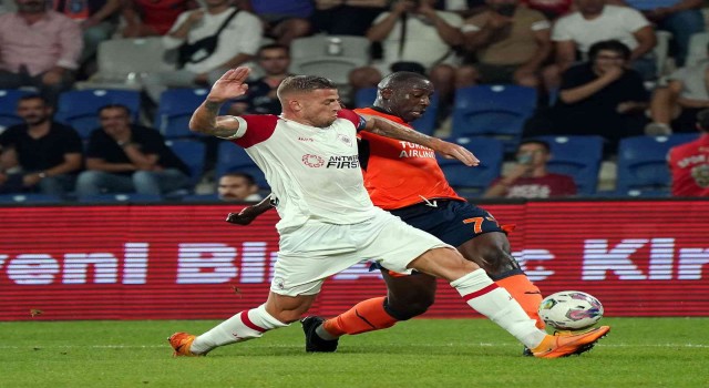 UEFA Avrupa Konferans Ligi: Medipol Başakşehir: 0 - Royal Antwerp: 0 (İlk yarı)