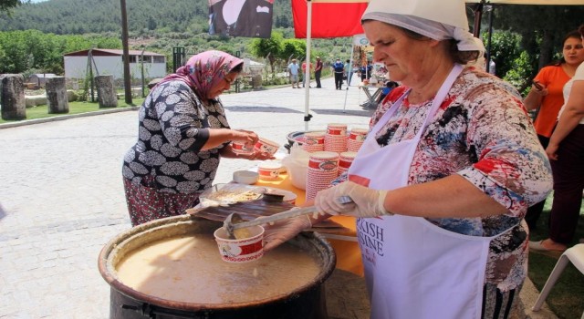 Ufresh, lezzetli bir aşurenin nasıl yapılabileceğini paylaştı