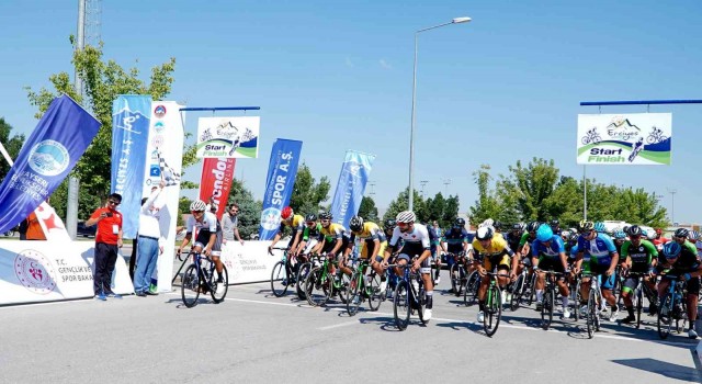 Uluslararası Bisiklet Yarışması Tomarzada start aldı