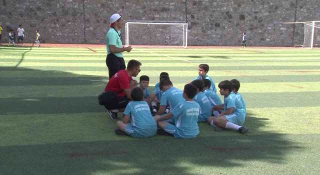 Ümraniyede 3üncü ‘Minik Kramponlar Futbol Turnuvası düzenlendi