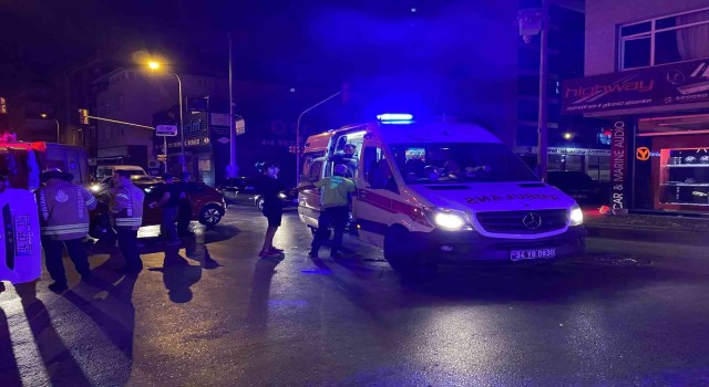 Ümraniyede iki otomobil çarpıştı: 2 yaralı