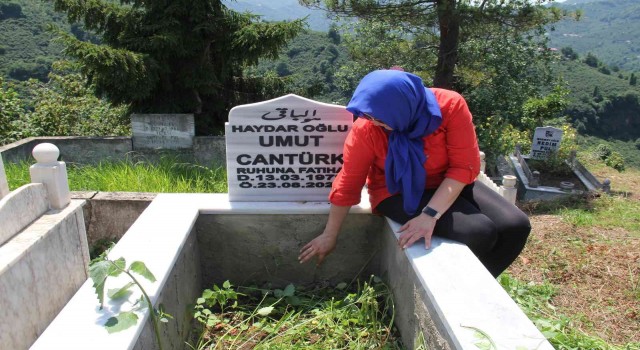 Umuttan umudu kesen eşi boş mezar yaptırdı