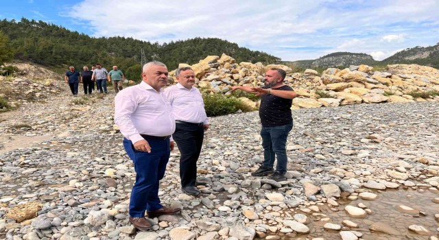 Ünal ve Altınöz Soğanlı Çayında incelemelerde bulundu