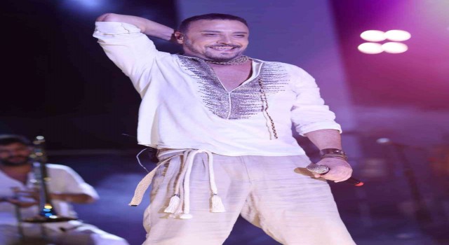 Ünlü sanatçı Cenk Eren Evde, arabada, kendi kendime prova yapar hale geldim