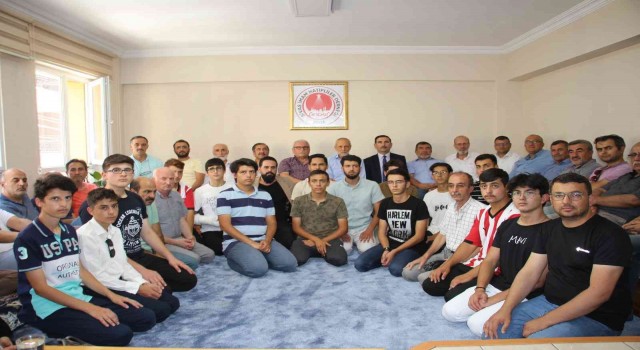 Ünlü şarkıcıya bir tepkide Sivastan