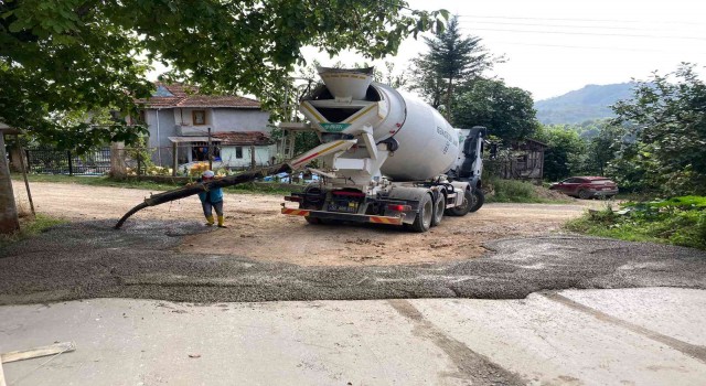 Ünyede beton yol çalışmaları sürüyor