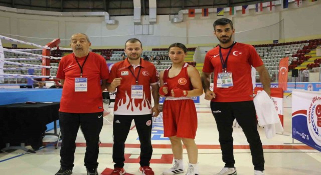 Uşakın demir yumruğu Sıla Özkan, Avrupa Şampiyonasında çeyrek finale yükseldi