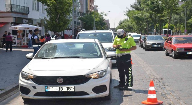 Uşakta 1416 sürücüye para cezası kesildi