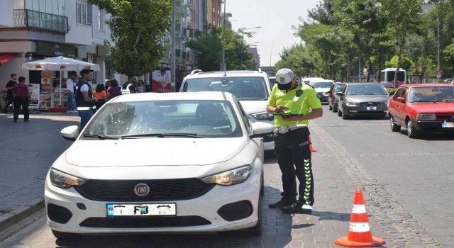 Uşakta 1463 sürücüye para cezası kesildi
