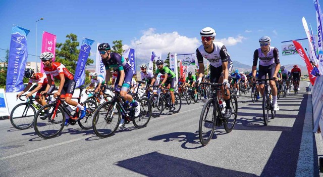 Usta bisikletçiler pedalları Develiden Yahyalıya çevirdi