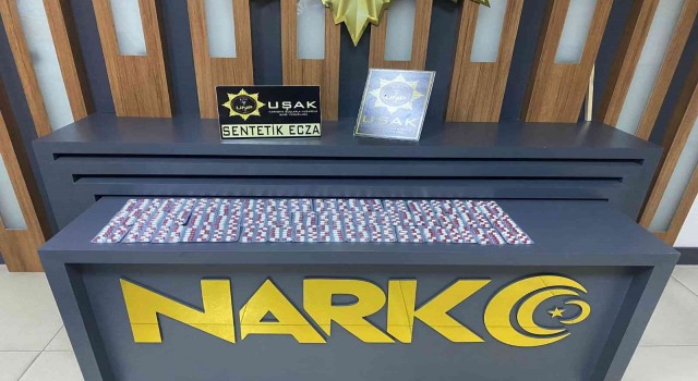 Uyuşturucu ticareti yapan genç kız 672 uyuşturucu hapla yakalandı