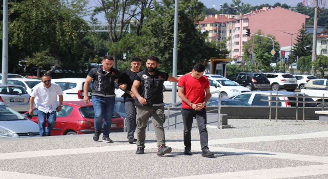 Uyuşturucuyla yakalanan gençten gazetecilere pişkin açıklama: 8-9 kişiyi öldürdük