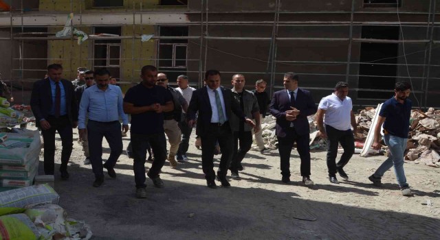 Vali Akbıyık, KYK inşaatında incelemelerde bulundu