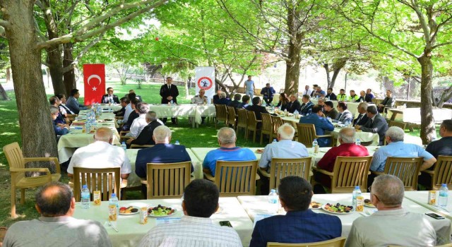 Vali Buhara muhtarlarla bir araya geldi